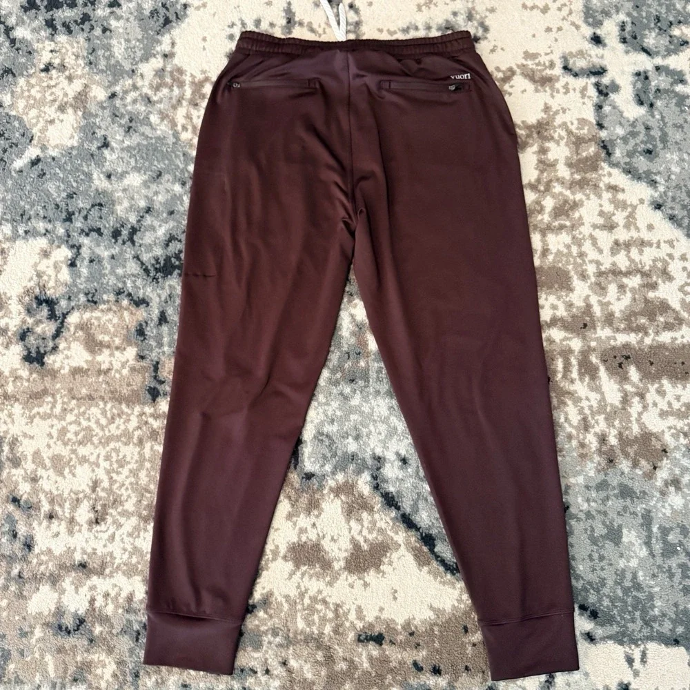 Vuori Sunday Performance Jogger Mens Medium Clove Zip Pockets Athletic Pants